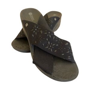 Bzees Womens Comfort Wedge Sandal - Black